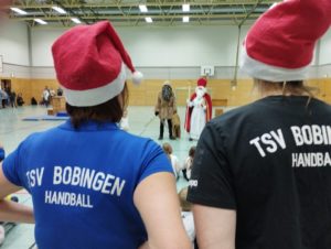 Read more about the article Weihnachtsfeier der Handballer, selbst der Nikolaus schaut vorbei